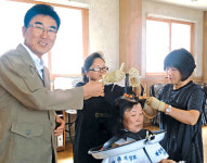 섬마을 돌며 이미용봉사 16년