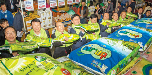 [현장]서울 관악농협서 열린 ‘농축산물 직거래장터’