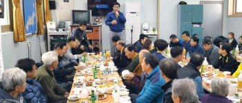 체육행사 대신 섬마을 경로잔치 ‘훈훈’