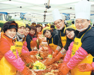 경남농협지역본부 김치 5000㎏·쌀 3000㎏ 도내 홀몸어르신 등에 전달