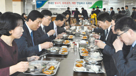 “닭고기 안심하고 드세요~”