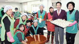 소외이웃 돕기 기금 마련 먹거리장터 큰 호응