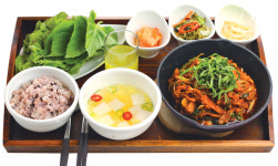 [변화하는 한정식]밥상은 ‘다이어트’ 중