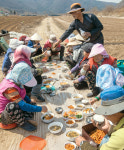 새참 먹으며 달콤한 휴식