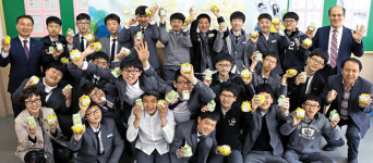 “지역쌀로 만든 밥버거 맛 최고！”