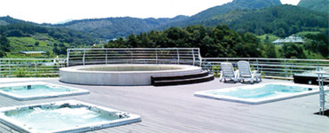 홍삼성분 넣은 온천서 쌓였던 피로 풀어볼까