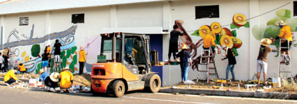 예비 예술가 손끝에서 되살아난 마을 벽