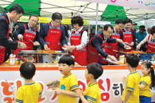 강원농협, 목요직거래장터서 구구데이 행사