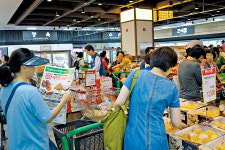 “확 바뀐 하나로마트 신촌점, 많이 찾아주세요”