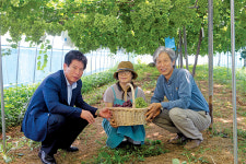 [이사람]‘치유농장’ 꿈꾸는 솔솔포도원 조도선·장선자씨 부부 <전북 김제>