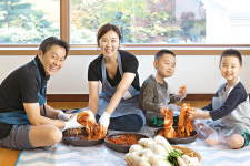 김장, 참 쉽다…남수형씨 가족, 첫 김치 담그는 날.