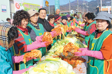 소외계층에 ‘사랑의 김장김치’ 온정