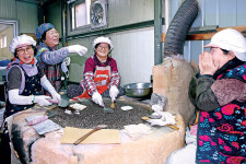 [설맞이 풍경] “자슥·손주들 볼 생각카믄 벌써부터 즐겁지예~”