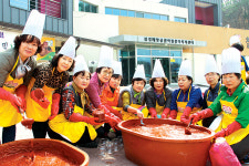 전통장 담가 이웃사랑 실천