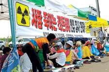 “라돈침대 몰래 갖다놓다니…” 농민들 강력 반발