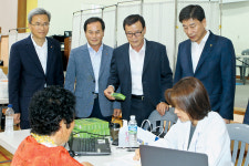 찾아가는 의료서비스…어르신 ‘건강지킴이’