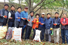 경기 구리농협·봉사단, 서부여농협 밤 재배농가 지원