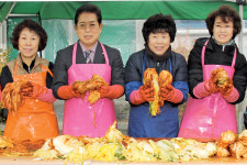 대구 성서농협, 경로당·홀몸어르신에 김장김치 전해