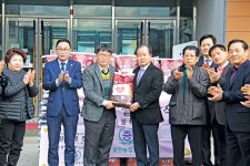 경기 화성 팔탄농협, 지역 소외이웃에 쌀 기탁