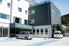 “병원 재개원했지만 월급 2500만원에도 온다는 전문의 없어”