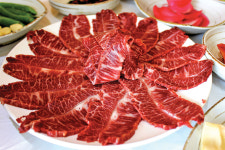 한우고기 찾는 동남아 보따리상…“공식 수출길 열자”