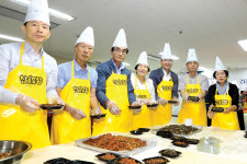 농협·농가주부모임, 횡성 취약계층에 반찬봉사