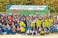 “친구·부모님과 사과 따니 즐거워요”