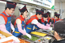“어르신들 만수무강하세요”
