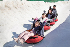 설국에서 미끄러지다 신나고 짜릿하게…“꺄르르 꺄아~”