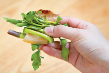 구운 삼겹살에 미나리 돌돌…봄이로구나!