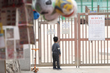 또 늦춰진 개학…한숨 쌓여가는 농가