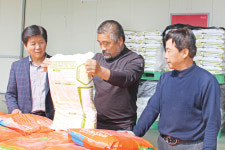 한반도농협, 공선회에 영농자재 지원…농가 호평