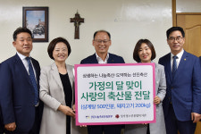 노인종합복지관에 닭고기·돼지고기 기증