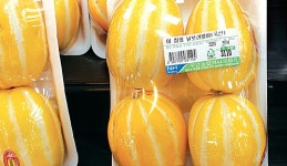 ‘이 참외 널 보러 왔어’…기발한 과일 이름표 ‘대박’