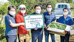 오송농협, 수박·애호박 모종 전달행사 열어