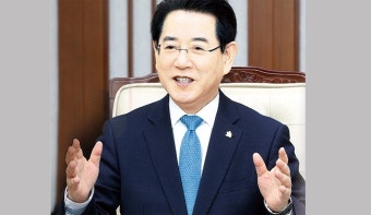 [특별인터뷰-김영록 전남도지사] “의대 없는 시·도 전남 유일…의료 사각지대 해소 위해 유치”