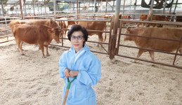 [축산달인을 만나다] 축사 청소는 기본…농장 외관 가꾸기도 철저