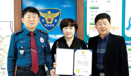 강원 서춘천농협·이민자 신매지점장, 보이스피싱 예방 감사장 받아