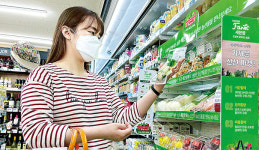 “편의점에서 신선식품 사세요”  업계 ‘상품 구색 맞추기’ 후끈