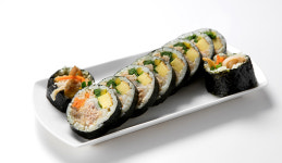 김밥 맛 생명은 ‘적당한 밑간’…김 거친면에 밥 올려야 안터져