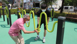전용 놀이터·상점…어르신 맞춤형 사업 눈길