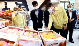 박영범 농식품부 차관, 천안농협 하나로마트 코로나19 방역관리 점검