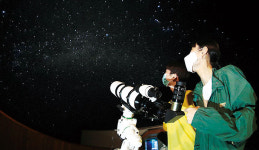 칠흑 같은 하늘에 탄성 자아내는 ‘별’ 무리…경북 영양반딧불이천문대