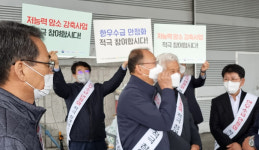 “저능력 경산우 비육해 출하하세요”