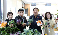 농산물 매장·금융 창구 ‘한 공간에’ 눈길