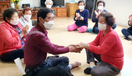 농촌 경로당 ‘웃음꽃’ 활짝… “이웃 다시 마주보니 살맛”