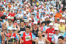 우린 기부와 나눔의 전령사…아름다운 마라톤 팡파르