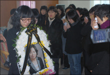 불꽃같이 살아온 故 김영란 양지녘에 묻히다