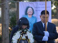 불꽃같이 살아온 故 김영란 양지녘에 묻히다