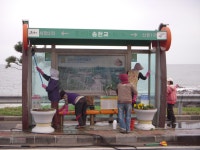 제주 토산2리 부녀회, 쾌적한 버스승차대 정비실시